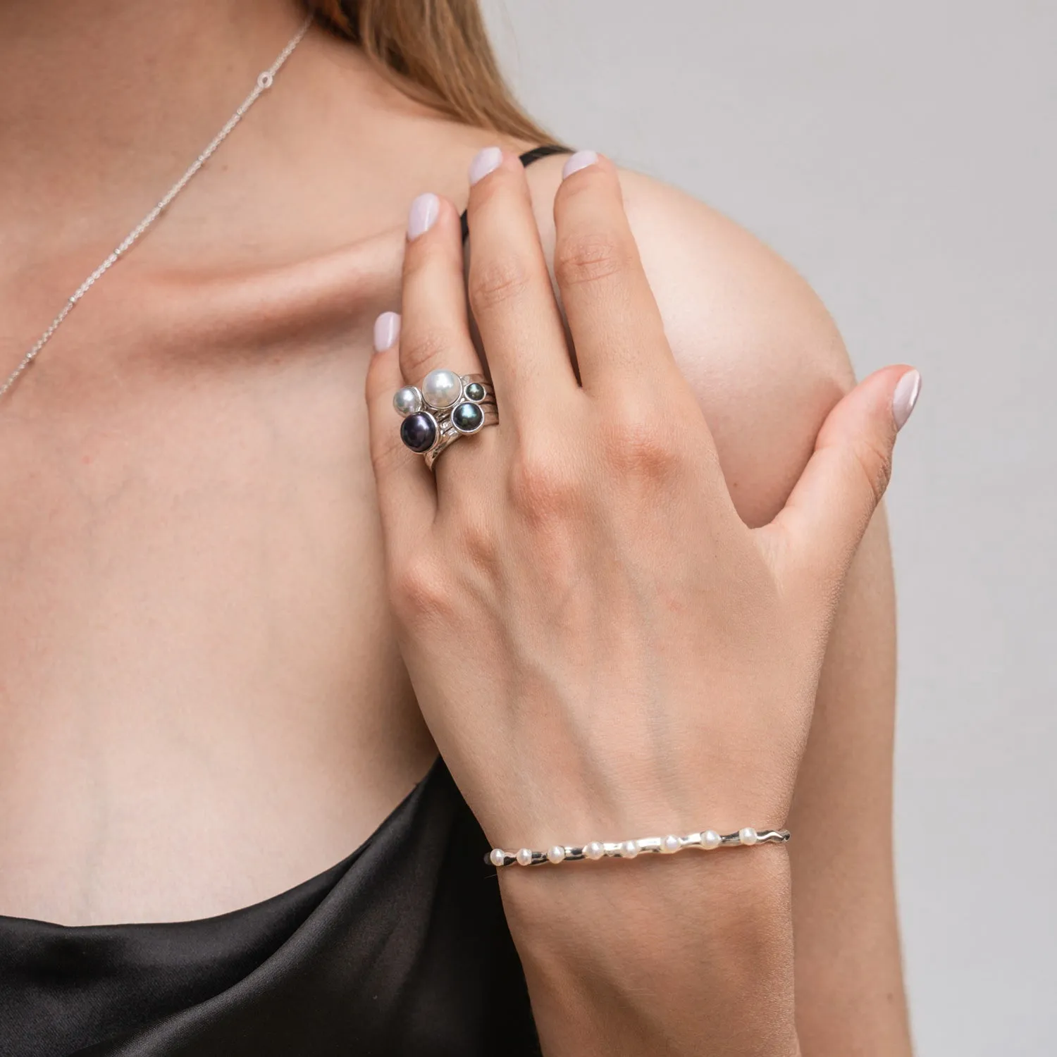 8mm Dove Grey Pearl Hammered Twinkle Ring