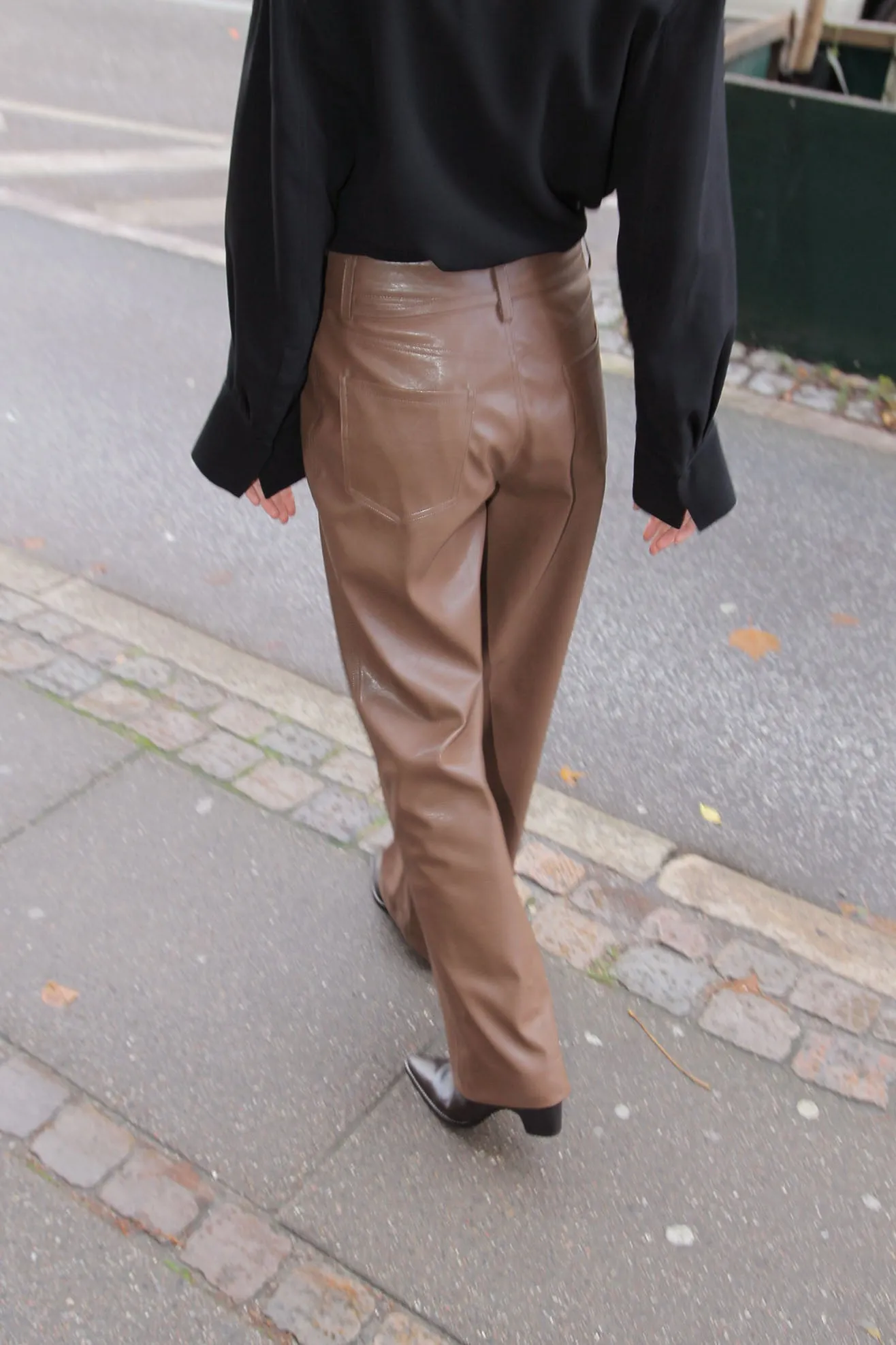 MR. LARKIN, Betty Faux Leather Pant, Bark