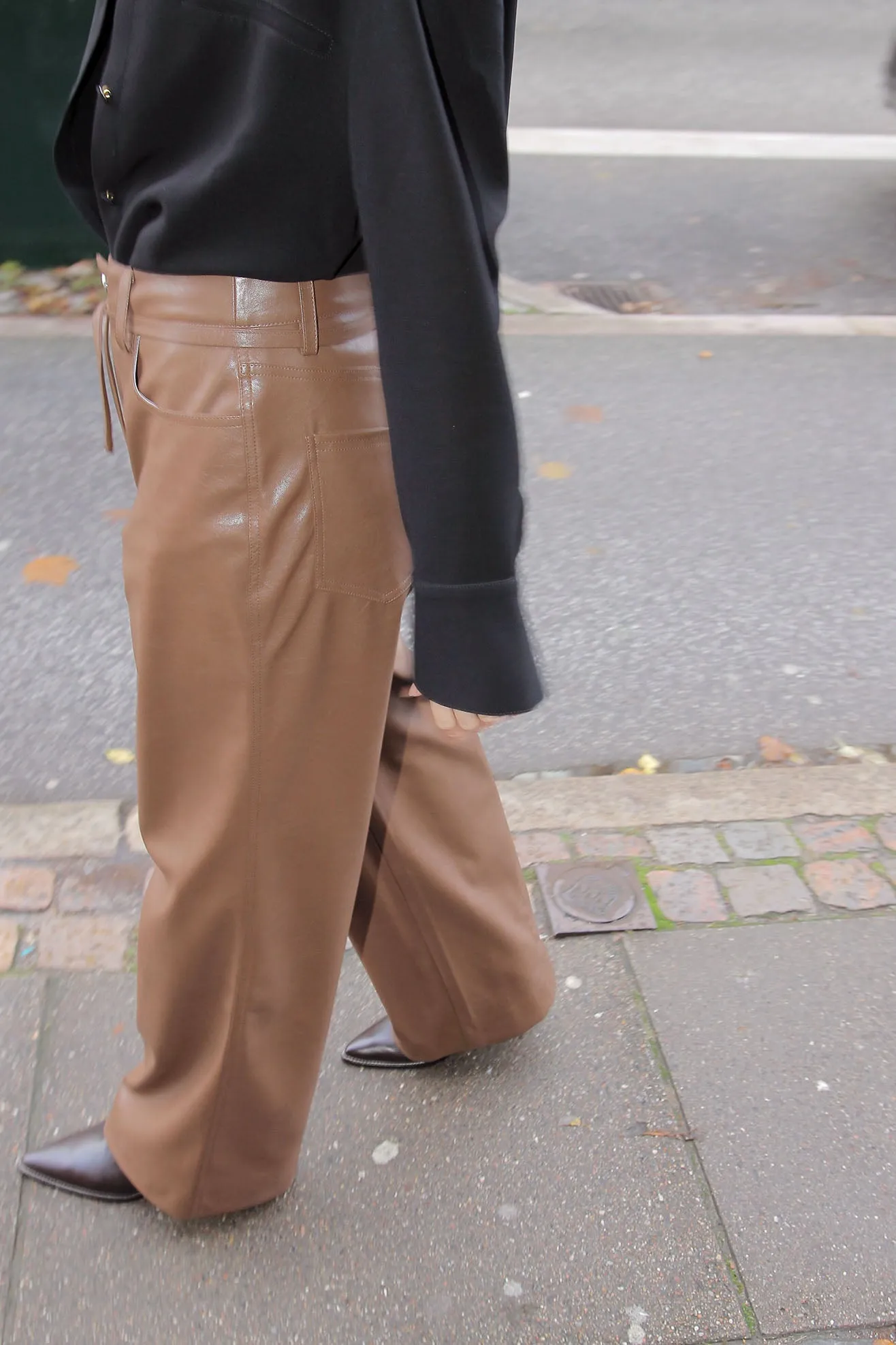 MR. LARKIN, Betty Faux Leather Pant, Bark