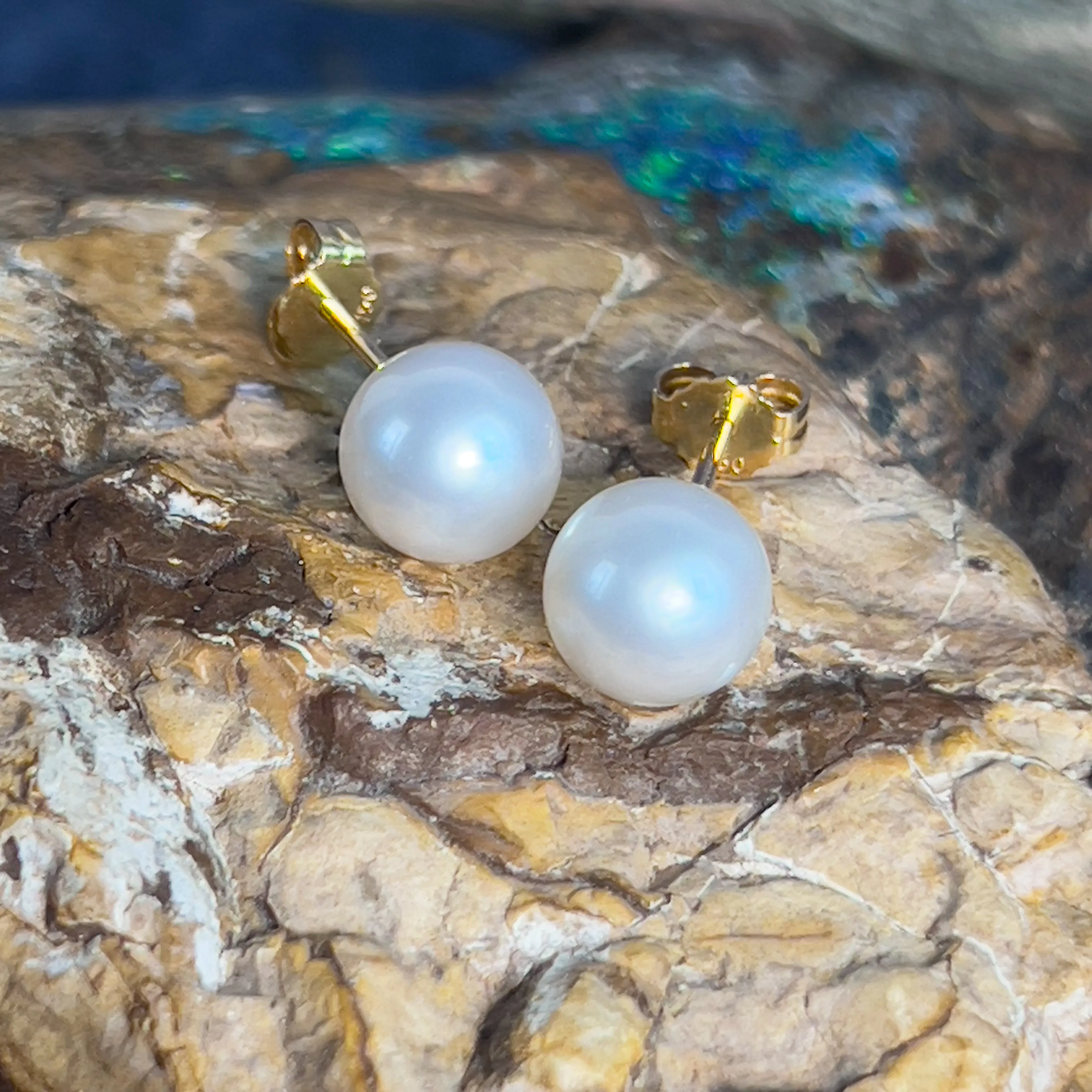 Pair of South Sea Pearl 8-9mm with 18kt Yellow Gold backing posts
