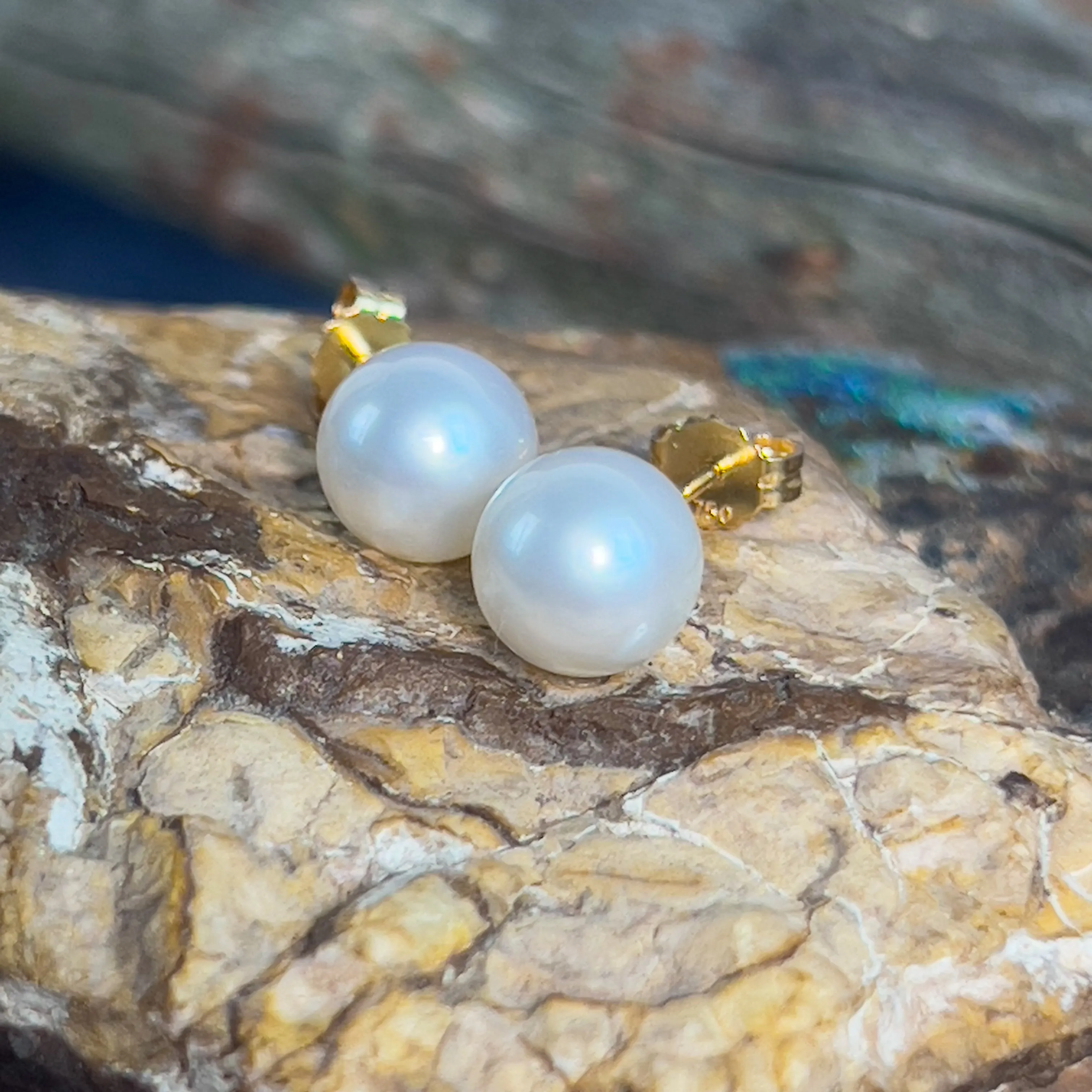 Pair of South Sea Pearl 8-9mm with 18kt Yellow Gold backing posts
