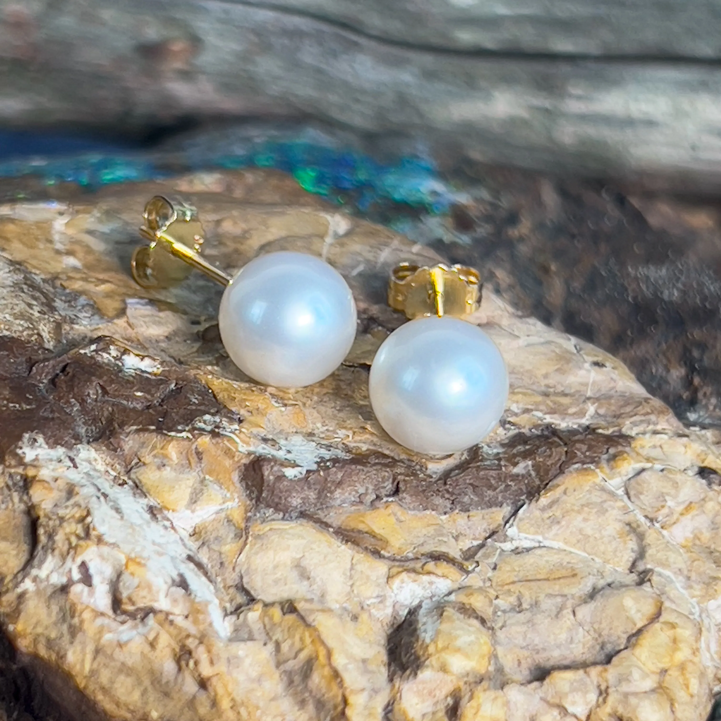Pair of South Sea Pearl 8-9mm with 18kt Yellow Gold backing posts